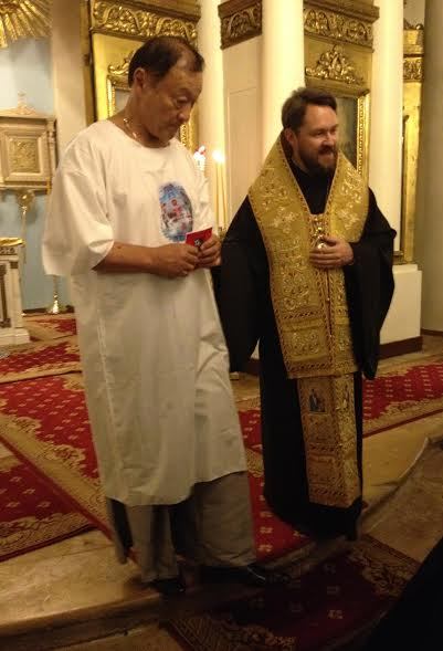 Голливудский актер принял православное крещение и просит российское гражданство